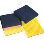 CUSCINO VAS IN SCHIUMA DI SILICONE (40 x 40 x 5 cm) - 3 lastre forate schiuma di silicone - Fodera in velluto di cotone blu - PVC antiscivolo grigio - Traspirante - Per la prevenzione e cura delle piaghe da decubito per lungodegenti e per disabili