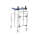 DEAMBULATORE SMONTABILE CON APPOGGIO ANTIBRACHIALE A TAVOLO - 4 RUOTE PIROETTANTI (2 CON FRENI) - PORTATA MAX 130 kg - AMPIO PIANO IMBOTTITO INCAVO, CON DUE MANIGLIE REGOLABILI IN INCLINAZIONE E LARGHEZZA - IN ACCIAIO CROMATO