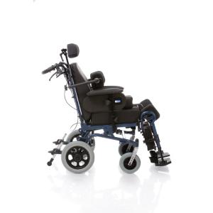 POLTRONA POLIFUNZIONALE ASSISTITA (ruote posteriori Ø 30 cm) (seduta 45 cm) Kit solleva gambe incluso, SEDUTA BASCULANTE, SCHIENALE RECLINABILE, POGGIATESTA ANATOMICO REGOLABILE - RUOTINI ANTIRIBALTAMENTO