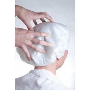 CUFFIA SHAMPOO MONOUSO IMBIBITA DI SOLUZIONE NEUTRA DETERGENTE - SENZA RISCIACQUO - COMPLETA DI PETTINE E DUE MANOPOLE PER ASCIUGARE E RIFINIRE - RISCALDABILE AL MICROONDE - 1 CONFEZIONE