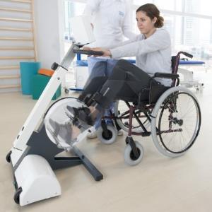 MOTOLife EVO - Cicloergometro touch screen con biofeedback per valutazione diagnostica e riabilitazione degli arti inferiori e superiori.