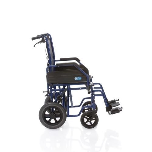 CARROZZINA GO UP CON SEDUTA 43 cm - DA TRANSITO E CON FRENO OPERATORE - IN ACCIAIO A DOPPIA CROCIERA E PORTATA DI 150 Kg - RUOTE POSTERIORI IN PU - PEDANE REGOLABILI - SCHIENALE RECLINABILE E BRACCIOLI RIBALTABILI - PESO 17,5 Kg