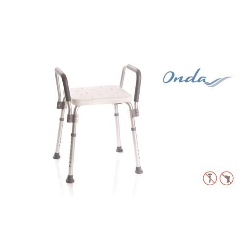 SEDILE DA DOCCIA SENZA SCHIENALE CON BRACCIOLI - SEDUTA IN POLIETILENE - STRUTTURA IN ALLUMINIO - REGOLABILE IN ALTEZZA E PUNTALI IN GOMMA A VENTOSA