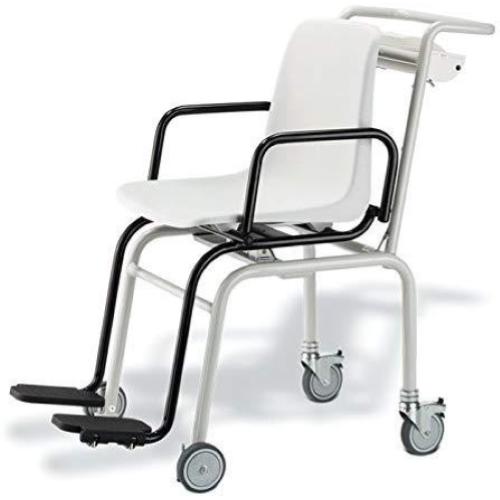 SECA - Bilancia digitale a poltrona con ruote - Portata 200 kg - divisione 100 g -  braccioli ribaltabili e poggiapiedi ripiegabili.  Classe III. Alimentazione a batterie