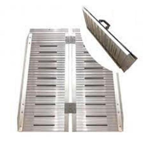 RAMPA PIEGHEVOLE A PORTAFOGLIO (Lung. 180 cm - Larg. 73 - 15.5Kg ) Bordo protettivo anticaduta e maniglia per il trasporto. Ideale per carrozzine - Sacca in nylon per il trasporto.