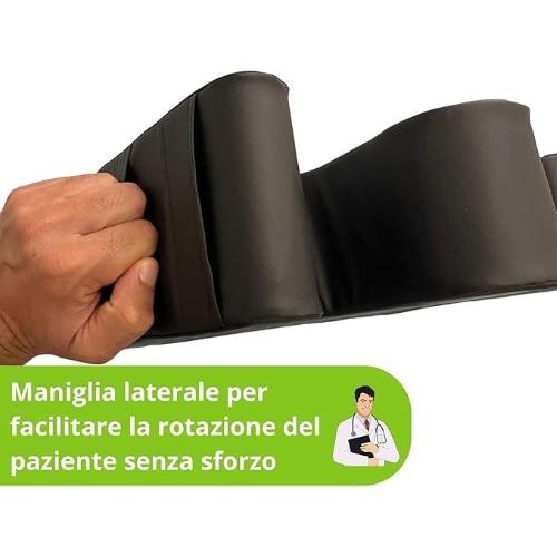 CUSCINO GIRA PAZIENTE OSPEDALIERO (L: 47 x P:40 x H: 13 cm) Rivestimento asportabile IN ECOPELLE SANIFICABILE - Due maniglie laterali e cinghia di fissaggio - Facilita le manovre di rotazione del paziente