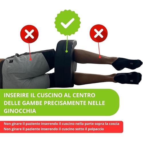 CUSCINO GIRA PAZIENTE OSPEDALIERO (L: 47 x P:40 x H: 13 cm) Rivestimento asportabile IN ECOPELLE SANIFICABILE - Due maniglie laterali e cinghia di fissaggio - Facilita le manovre di rotazione del paziente