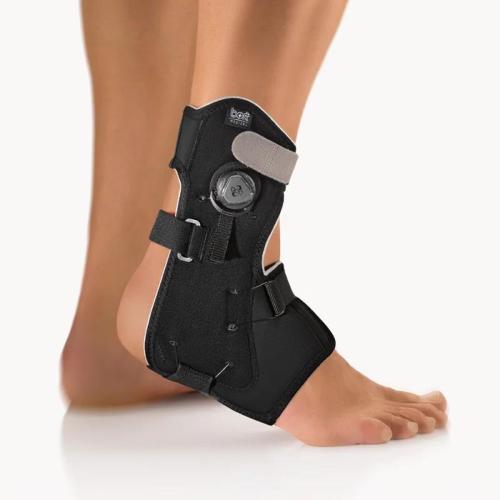BORT MalleoXpress Active - TAGLIA M (CIRC. 21 -23 CM) PIEDE SX - NERO - Bendaggio morbido per mobilizzare e stabilizzare l'articolazione tibio-tarsale - Completamente apribile - Chiusura Boa  